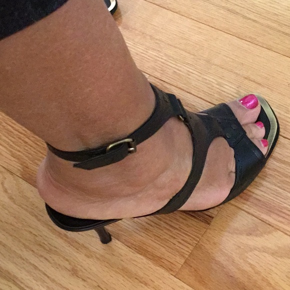 **SALE** Donald J Pliner Black Leather sandals Size 8M - Picture 7 of 8